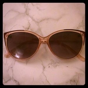 Light pink cat eye sunglasses